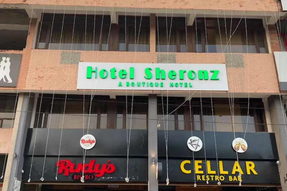 FabHotel Sheronz Piccadily Chowk