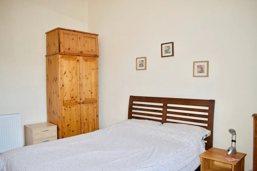 1 Bedroom Central Edinburgh Flat