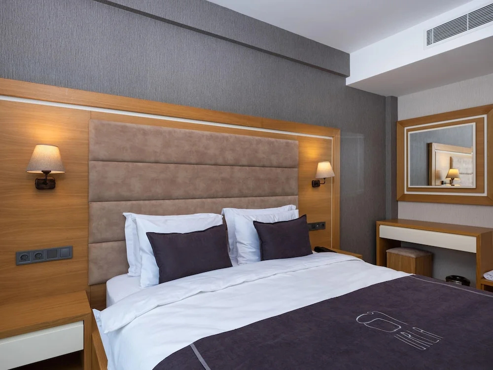 Suite with land view