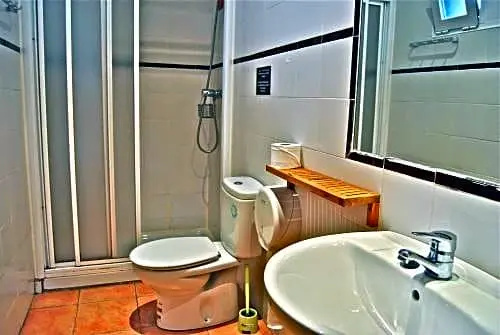 Economy Double room (twin beds)