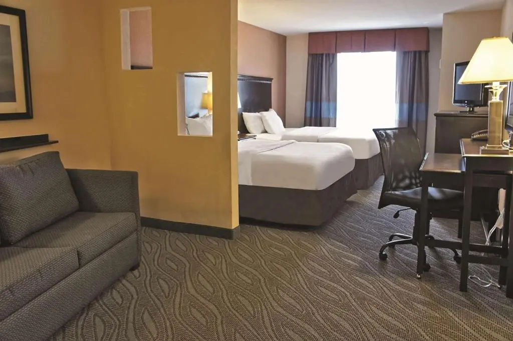 La Quinta Inn & Suites by Wyndham Edmond - Chambres