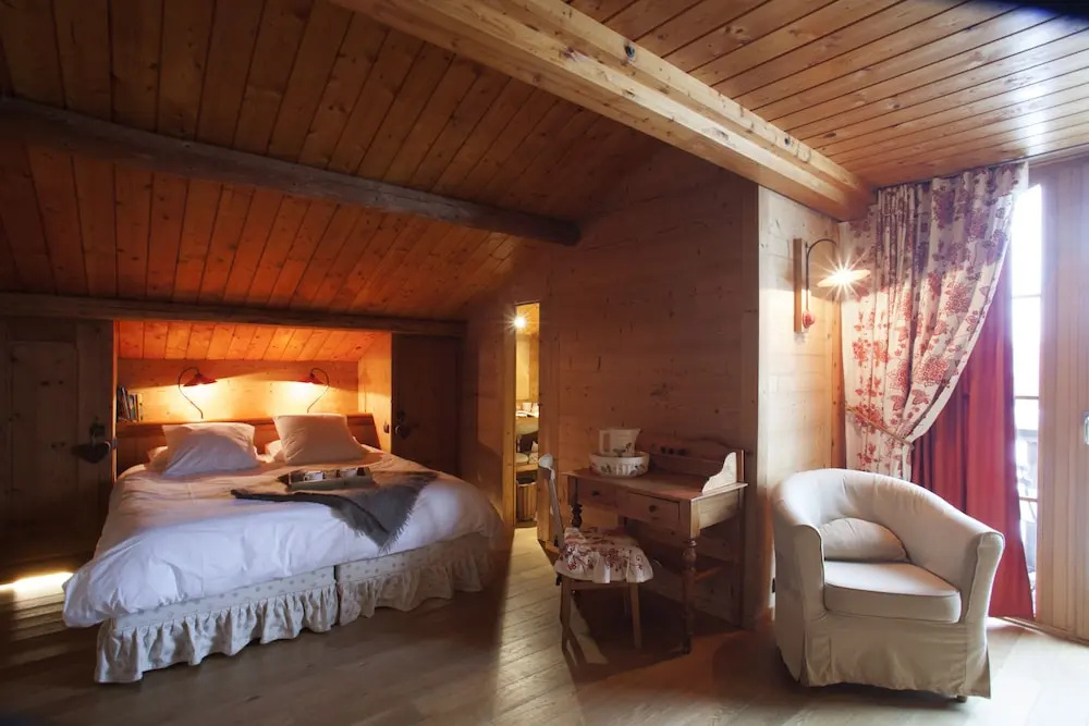 Standard Double room with balcony (full double bed)