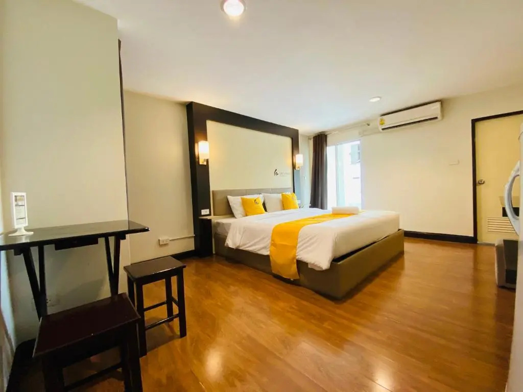 Deluxe Double room (full double bed)