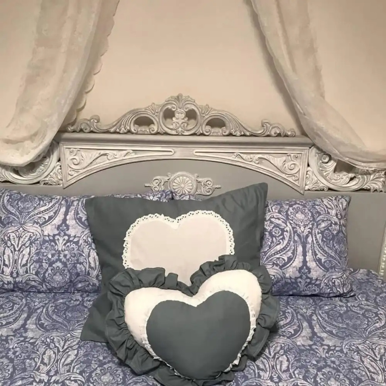 Deluxe Double room with city view (full double bed)