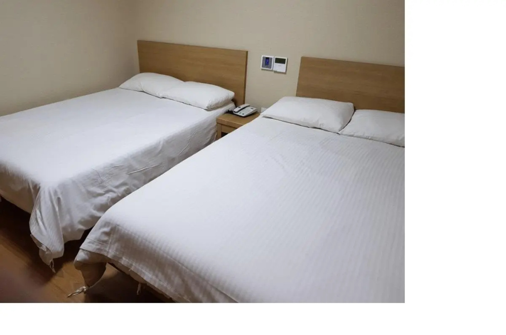 Deluxe Double room (full double bed)