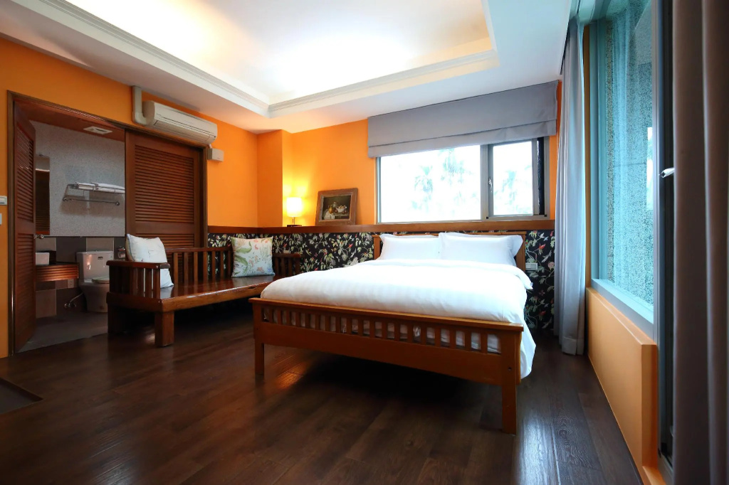 Standard Double room with mountain view (full double bed)