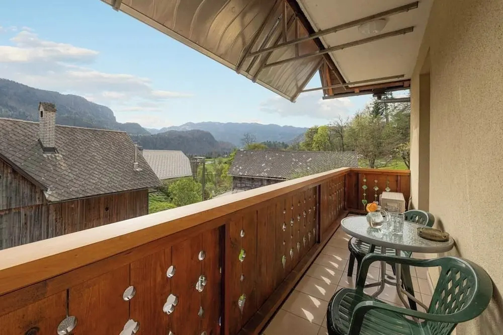 Comfort Double room with balcony and with mountain view (full double bed)
