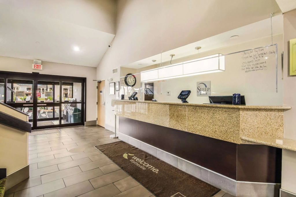 Lobby & Reception