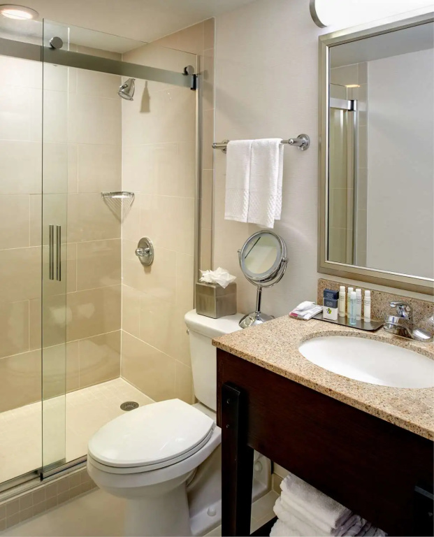 DoubleTree by Hilton Detroit - Dearborn - Chambres
