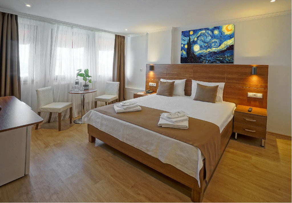 Deluxe Double room (full double bed)