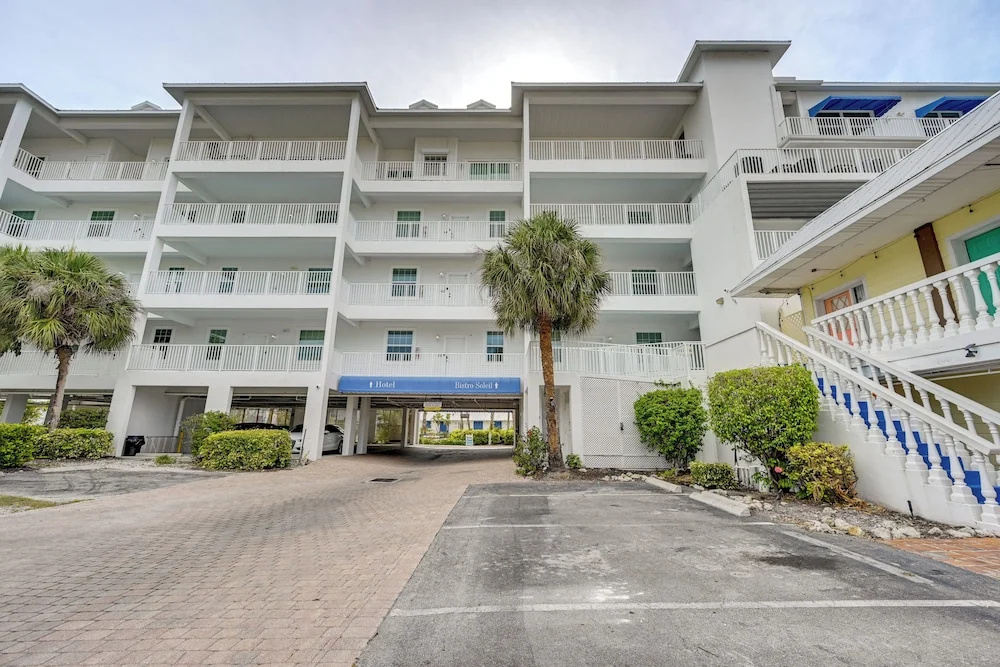 Marco Island Condo w/ Shared Pool & Hot Tub!
