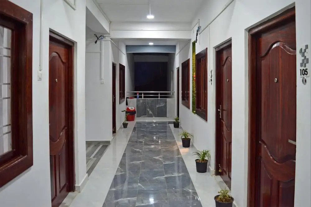 Lobby & Reception