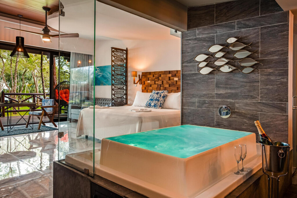 Mia Bacalar Luxury Resort & Spa picture
