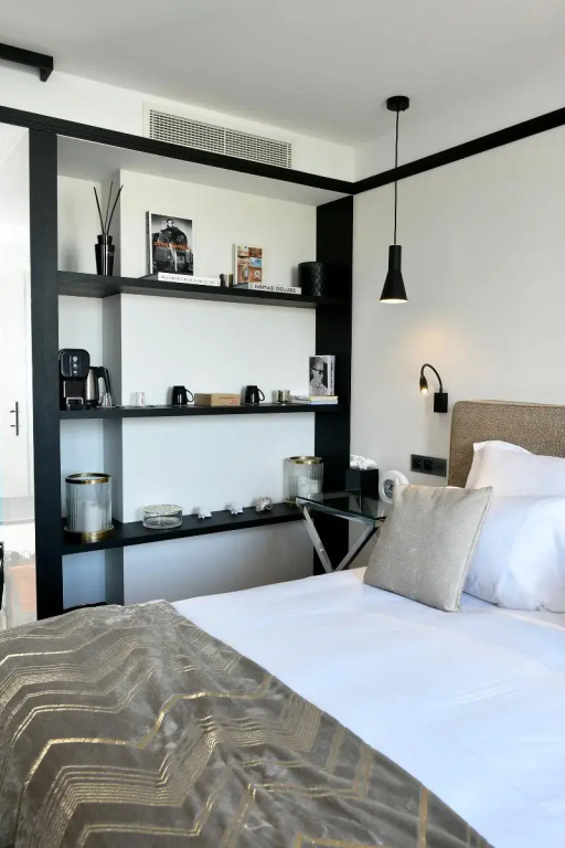Deluxe Double room (full double bed)