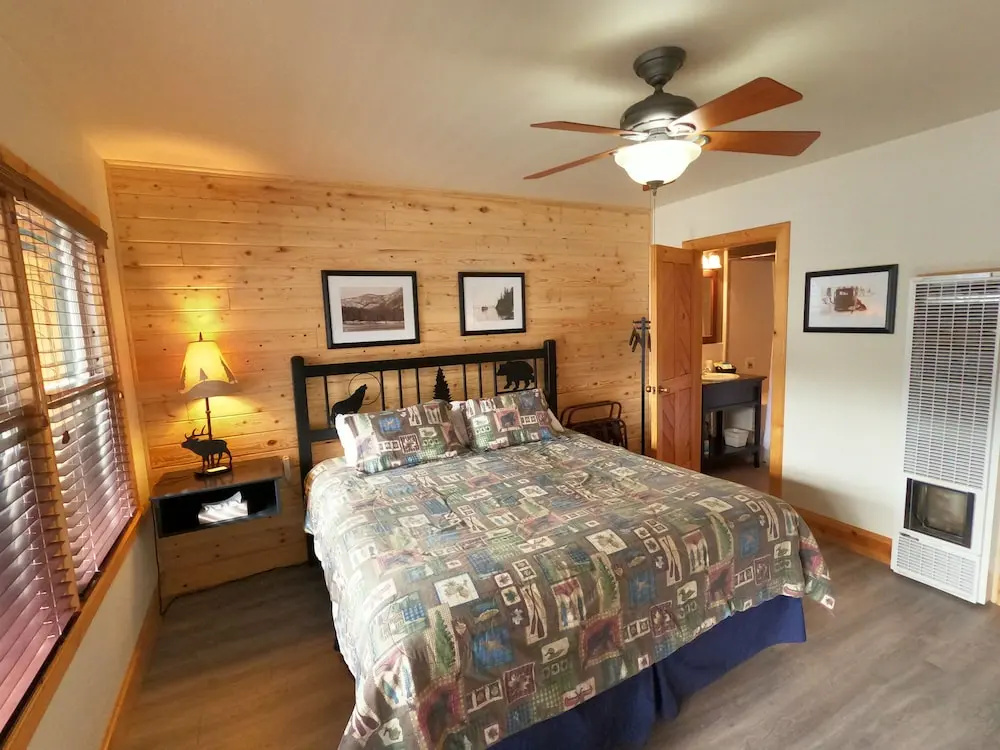 Deluxe Double room (full double bed)