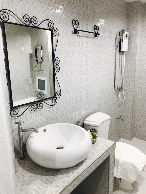 Deluxe Double room with land view full double bed