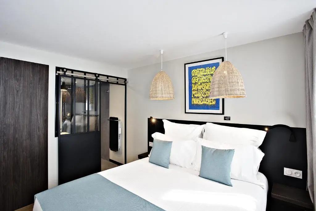 Executive Double room (full double bed)