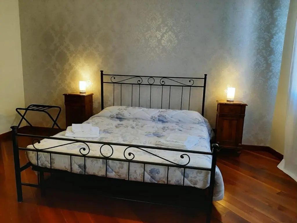 Standard Double room with canal view (full double bed)