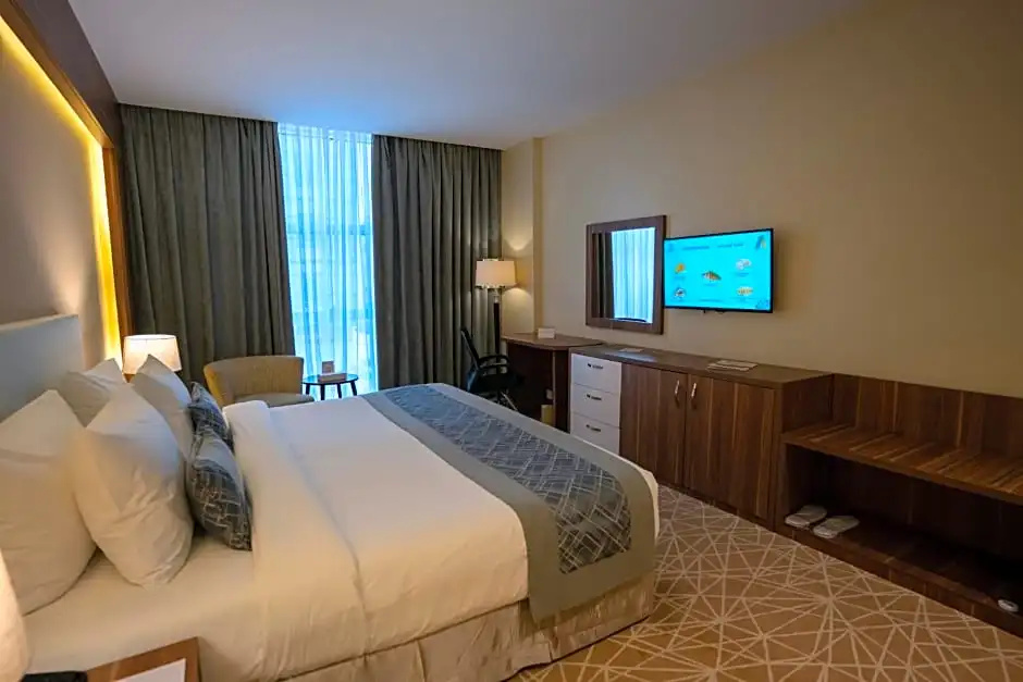 Deluxe Double room with city view (full double bed)