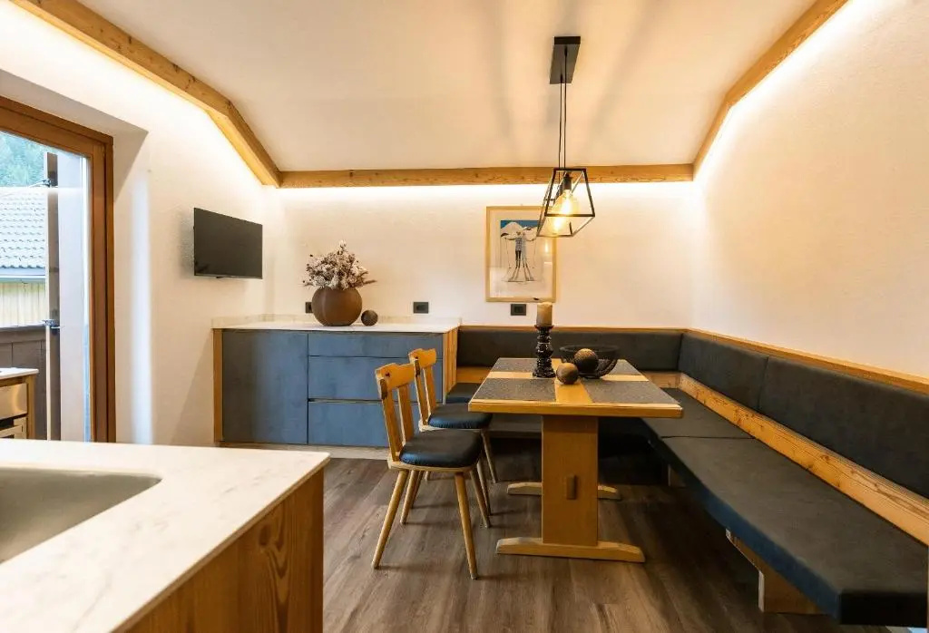 2 Bedrooms Apartment with mountain view