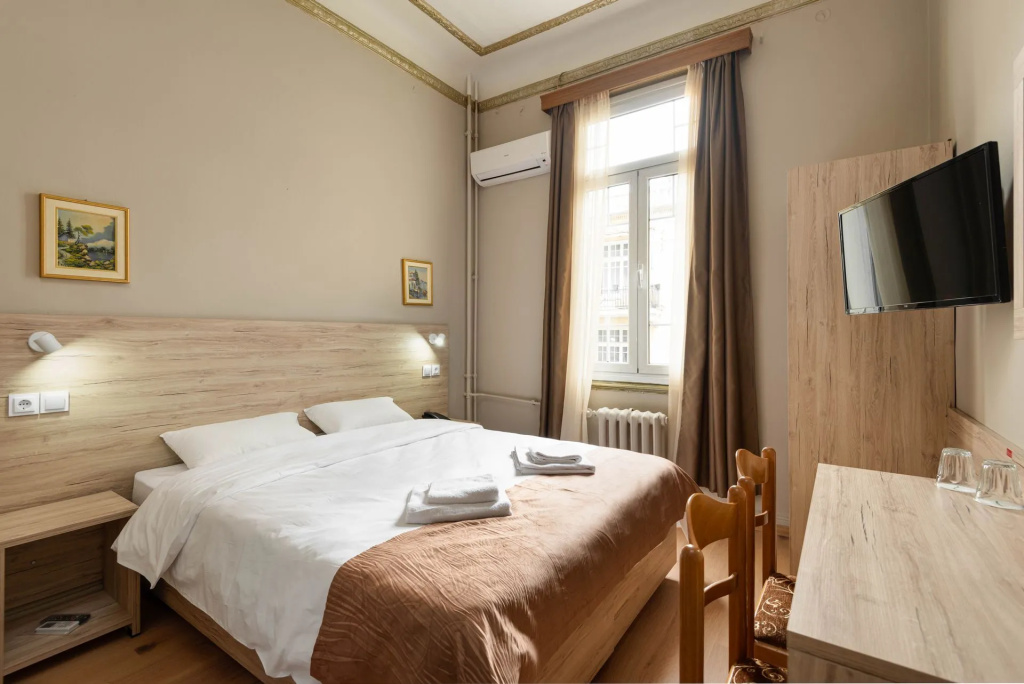 Nea Metropolis Hotel Room Type - Standard Double room (full double bed)