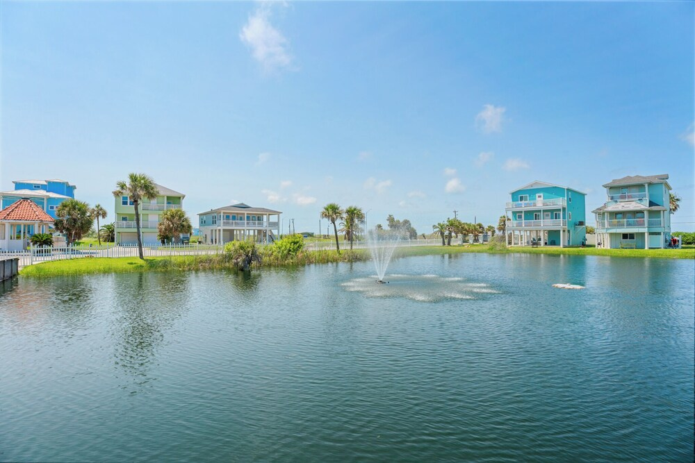 Elegant 4BR Coastal Escape With Stunning Views