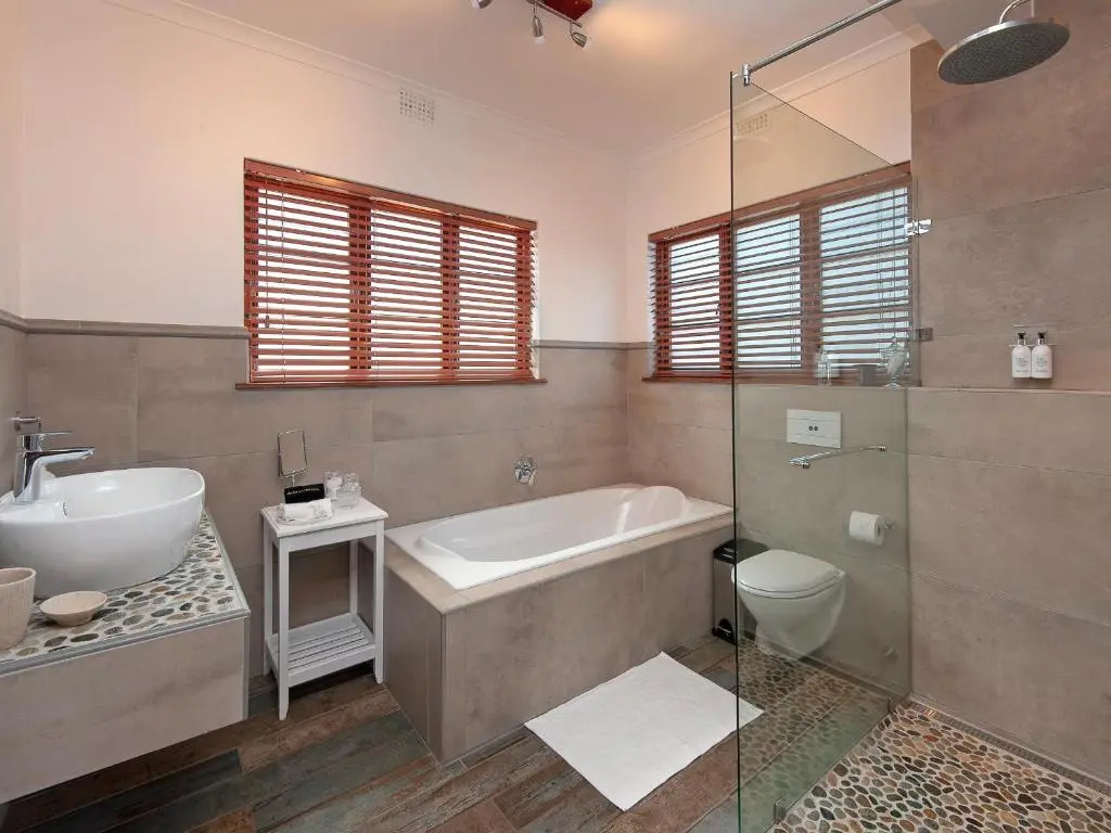 Deluxe Double room with balcony (full double bed)