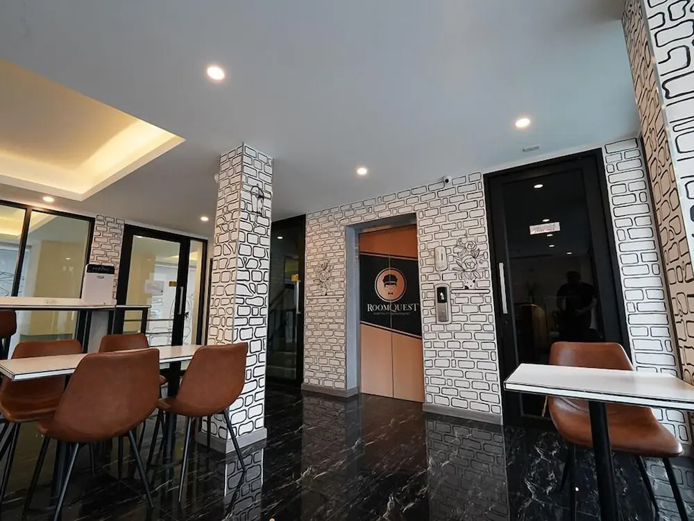 Lobby & Reception