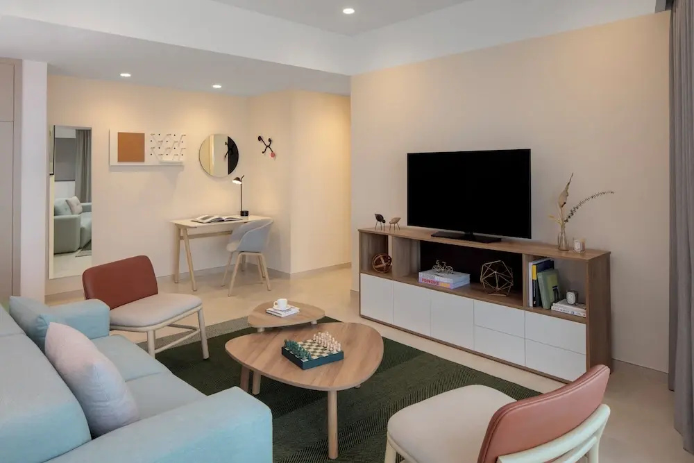 Четырёхместный люкс с 2 комнатами с видом на море в Staybridge Suites Dubai Financial Centre