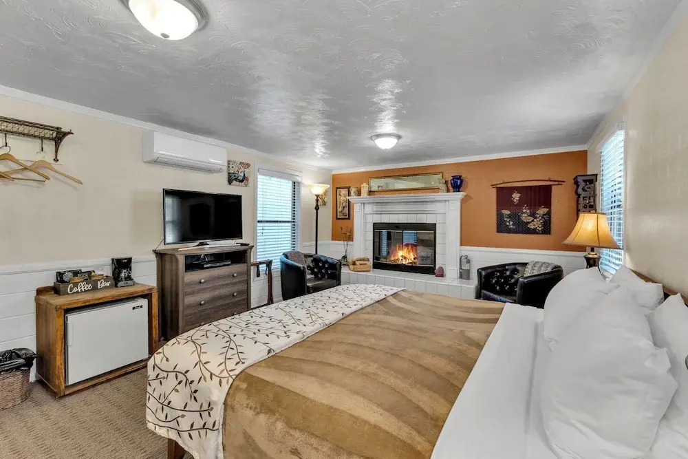 Standard room with mountain view