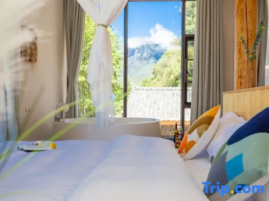 Deluxe Double room with lake view (full double bed)
