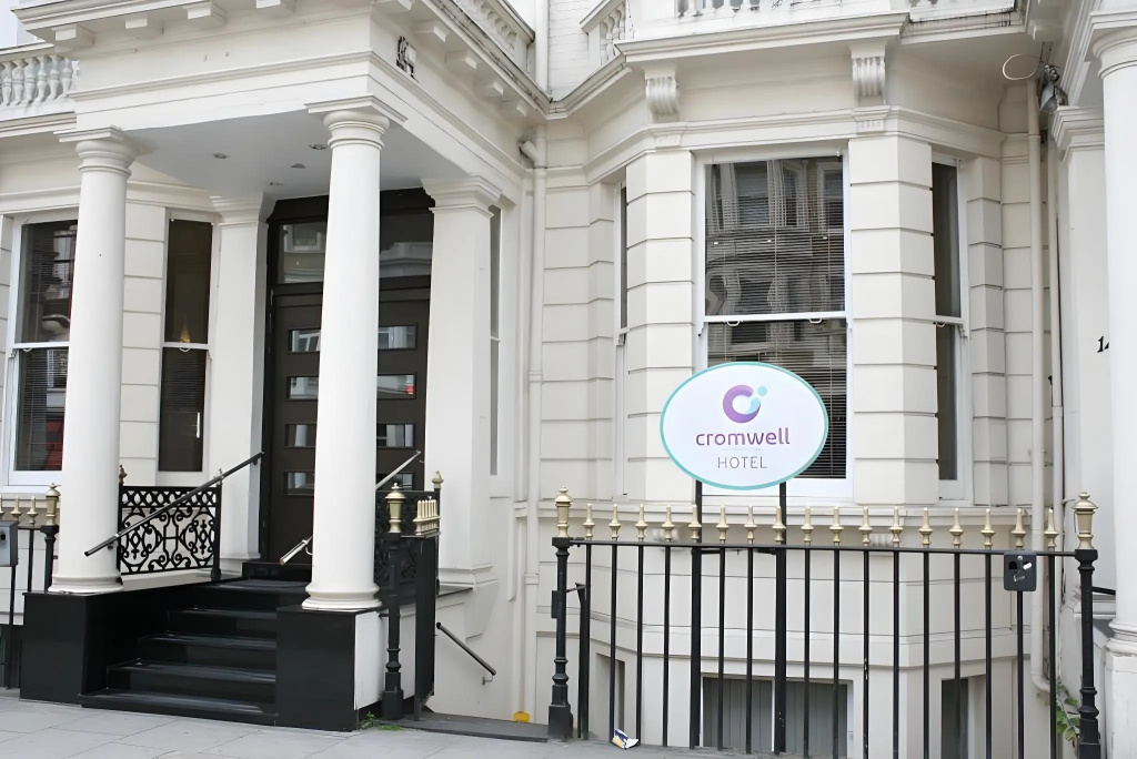 Cromwell International Hotel
