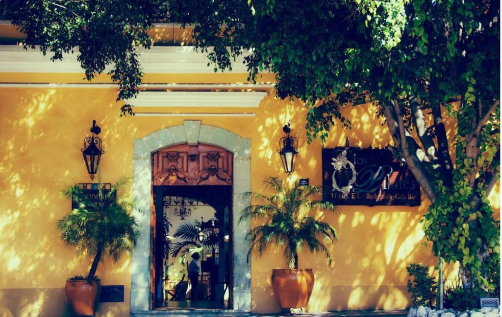 Los Pilares Hotel by null