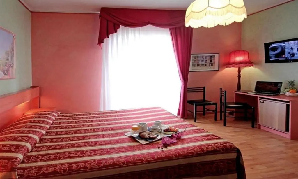 Standard Double room with balcony (full double bed)