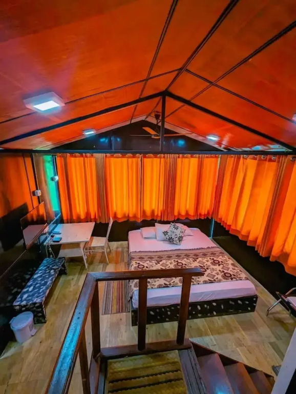 Deluxe Double room with mountain view (full double bed)