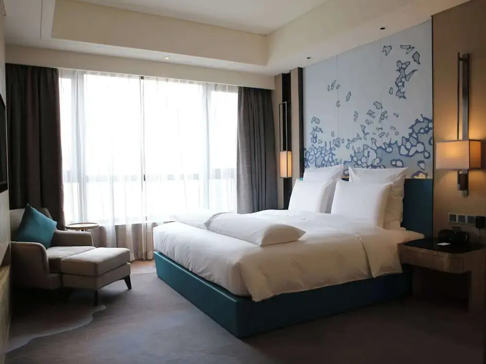 Deluxe Double Club Suite (full double bed)