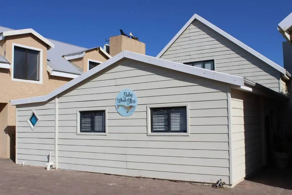 Baby Whale Bliss - Beachfront House