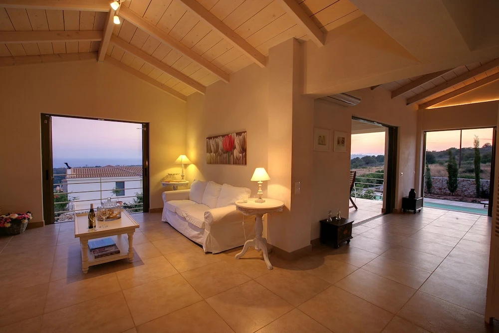 4 Bedrooms Grand Villa with balcony