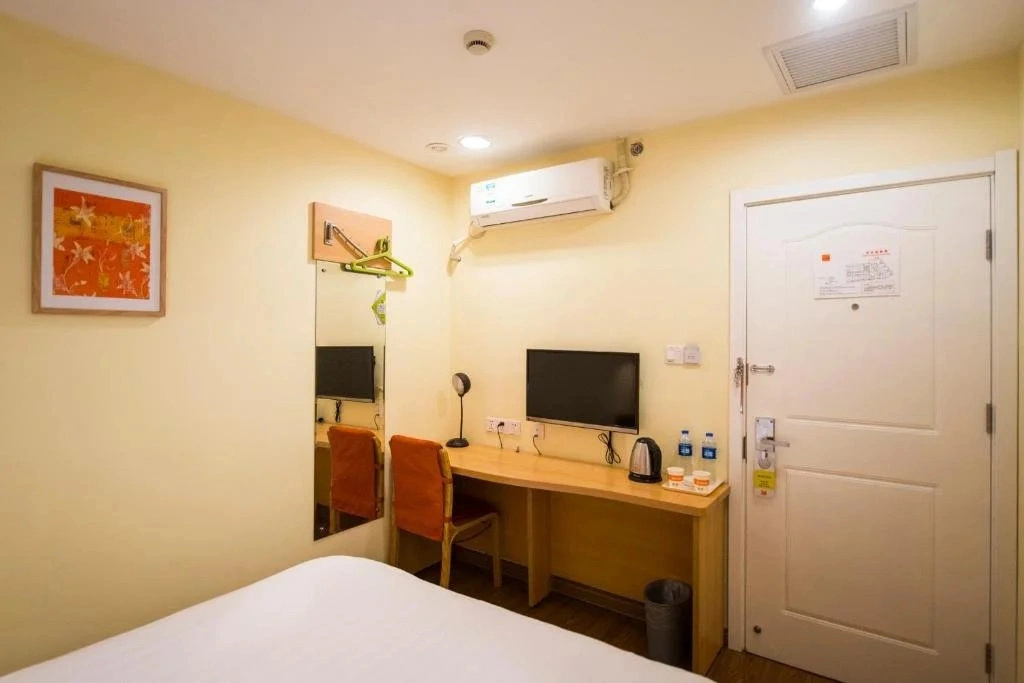 Home Inn Kunming North Caiyun Road Century Town