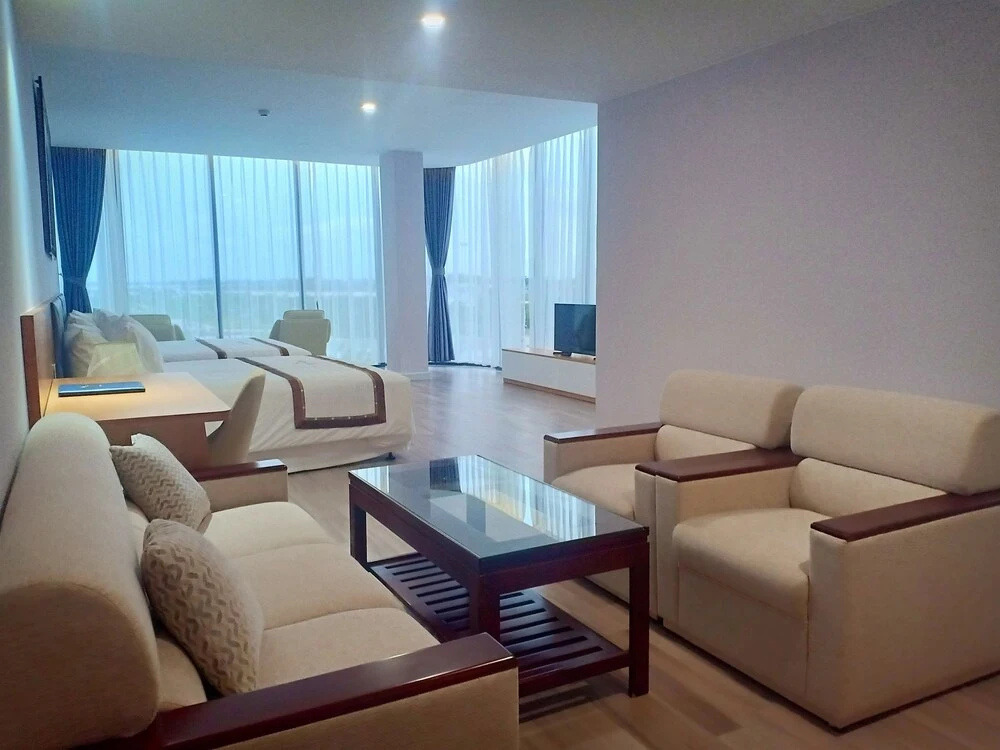 Sky Hotel Hong Ngu