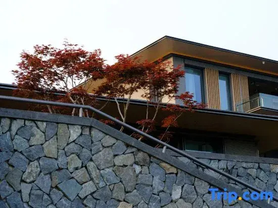 Ruolin Qiaoshangu Graden Hotel