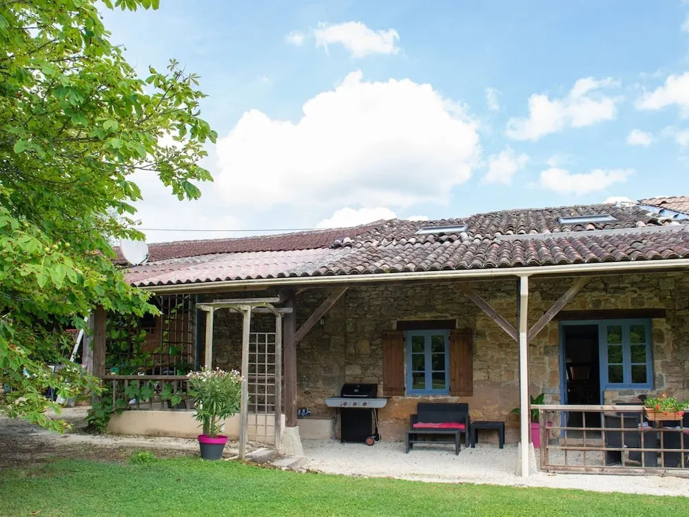 Secluded Holiday Home in Lacapelle-biron With Swimming Pool