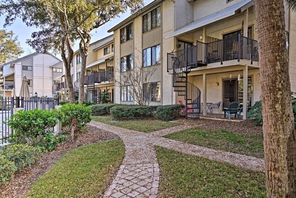 Updated Hilton Head Condo: Balcony, Walk to Beach