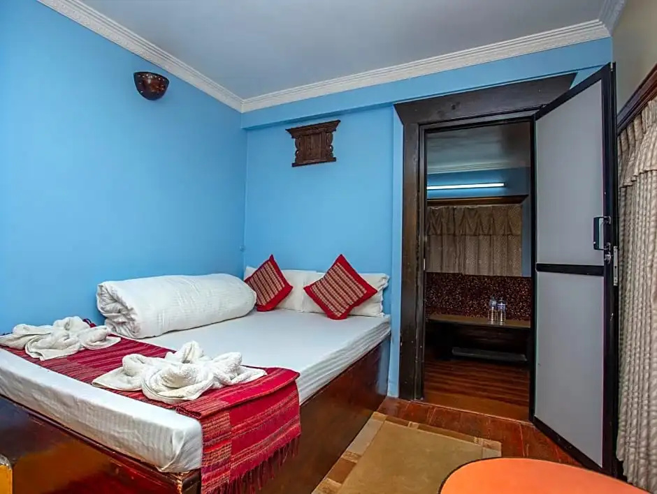Deluxe Double room with garden view (full double bed)