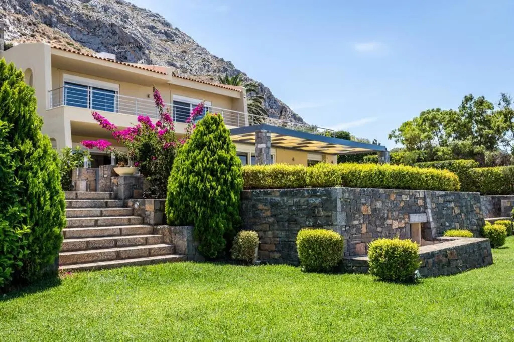 Amazing 5 bedroom Villa with Swimming Pool