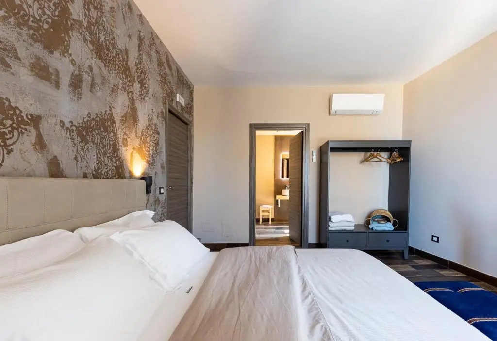 Deluxe Double room with balcony and with sea view (full double bed)