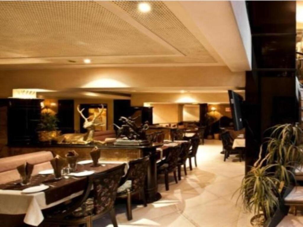 Rajhans Hotel by null