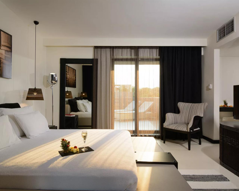 Double Bungalow seafront (full double bed)