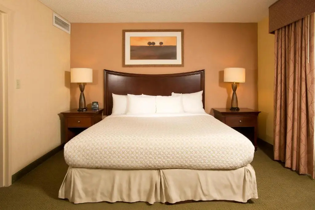 Embassy Suites by Hilton Tulsa I-44 - Chambres