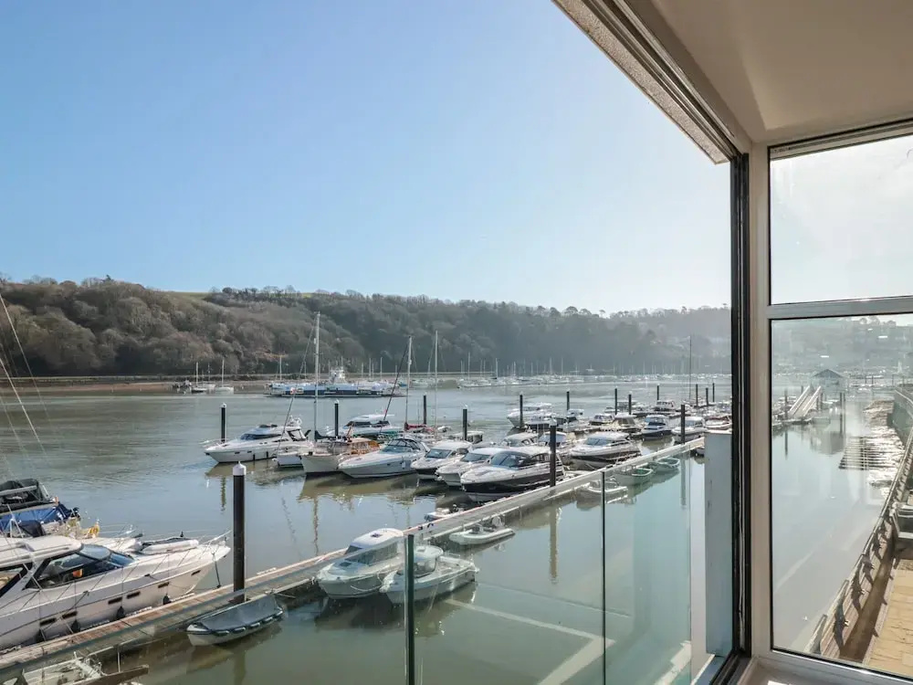 33 Dart Marina